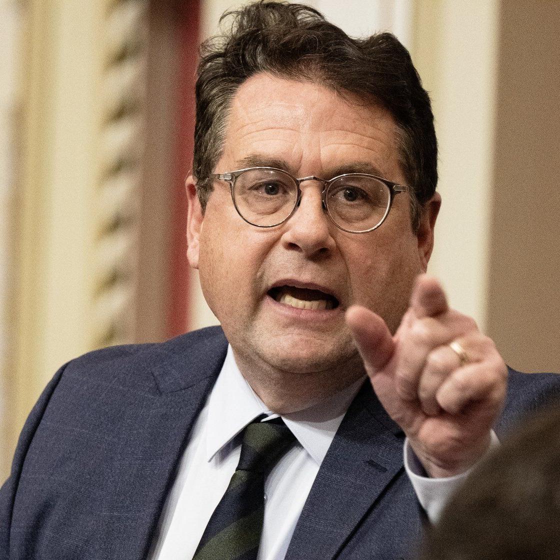 Quebec could extend religious symbols ban to school staff other than teachers